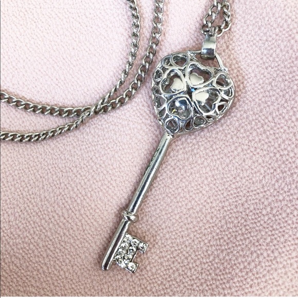 Silver plated key pendant - Picture 1 of 5